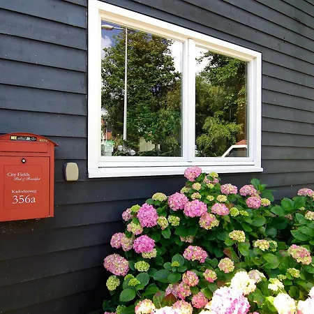 Accommodatie bij particulieren Tranquil Wooden House With Free Parking