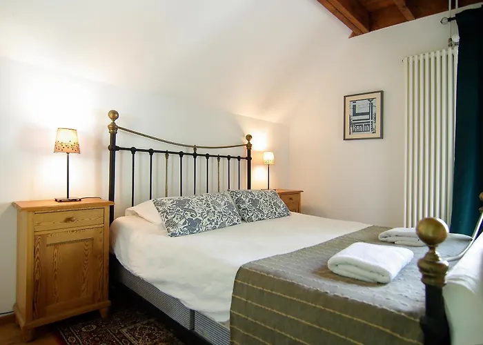 Tranquil Wooden House With Free Parking Amsterdam