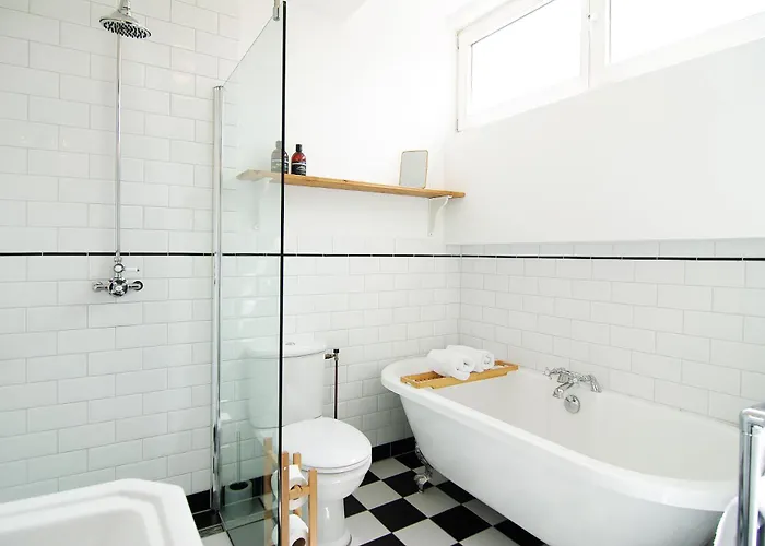 Tranquil Wooden House With Free Parking * Amsterdam