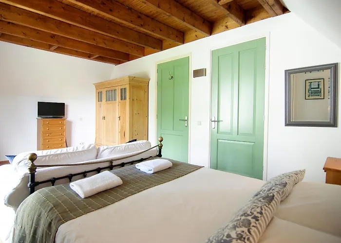 Tranquil Wooden House With Free Parking Accommodatie bij particulieren *