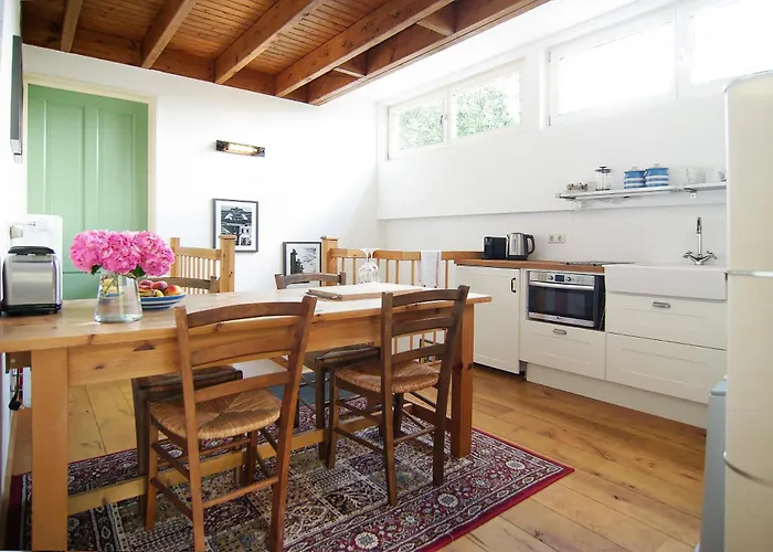 Tranquil Wooden House With Free Parking * Amsterdam