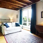 Tranquil Wooden House With Free Parking * אמסטרדם