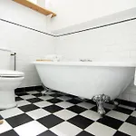 בית אירוח Tranquil Wooden House With Free Parking *