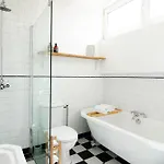 Tranquil Wooden House With Free Parking * אמסטרדם
