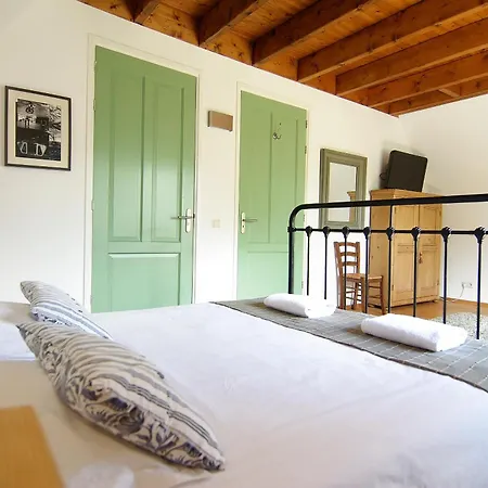 בית אירוח Tranquil Wooden House With Free Parking אמסטרדם