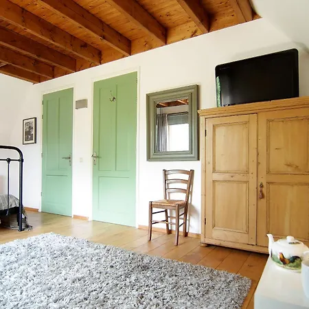 בית אירוח Tranquil Wooden House With Free Parking אמסטרדם