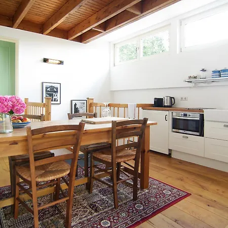 Tranquil Wooden House With Free Parking * אמסטרדם
