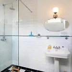 Tranquil Wooden House With Free Parking Amsterdam