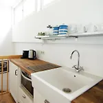 Tranquil Wooden House With Free Parking *