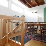 Tranquil Wooden House With Free Parking Séjour chez l'habitant *