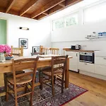 Tranquil Wooden House With Free Parking * Amsterdam