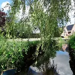 Tranquil Wooden House With Free Parking * Amsterdam