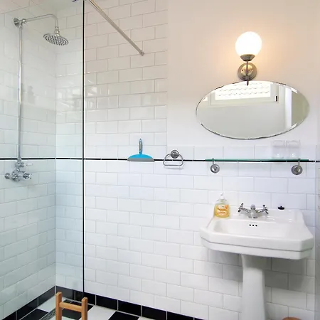 Tranquil Wooden House With Free Parking Amsterdam