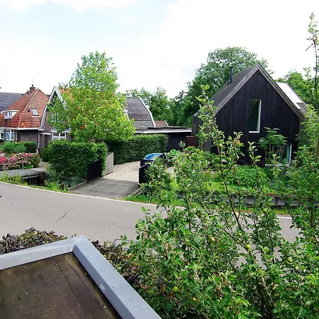 Homestay Tranquil Wooden House With Free Parking