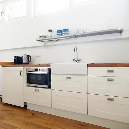Tranquil Wooden House With Free Parking Homestay *