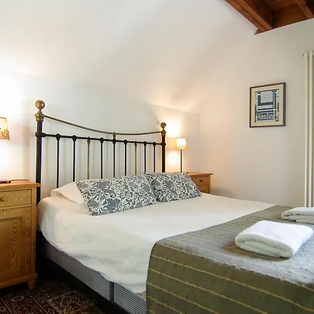 Tranquil Wooden House With Free Parking Amsterdam