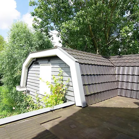 Tranquil Wooden House With Free Parking Homestay