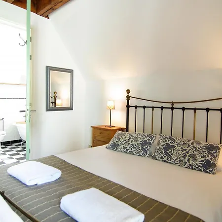 Tranquil Wooden House With Free Parking Homestay szállás