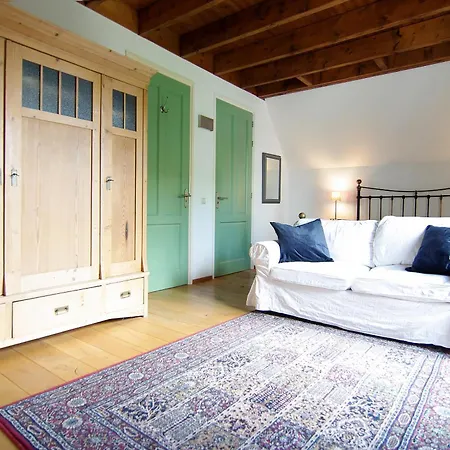 Tranquil Wooden House With Free Parking Homestay szállás Amszterdam