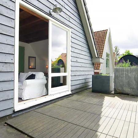 Tranquil Wooden House With Free Parking Homestay szállás Amszterdam