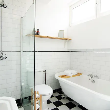 Tranquil Wooden House With Free Parking * Amsterdam