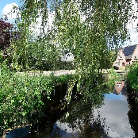 Tranquil Wooden House With Free Parking * Amsterdam