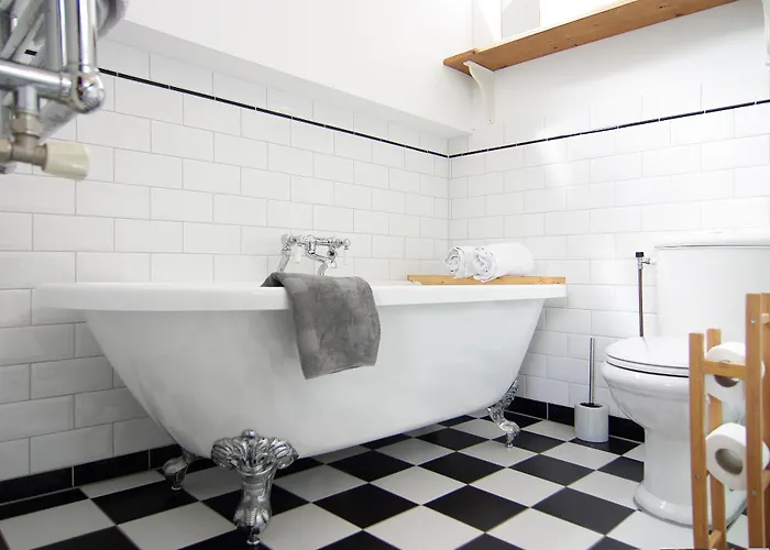 홈스테이 Tranquil Wooden House With Free Parking 암스테르담