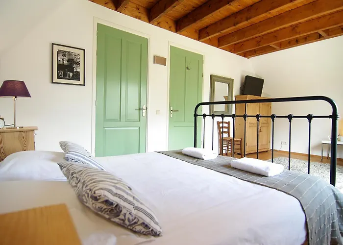 홈스테이 Tranquil Wooden House With Free Parking 암스테르담