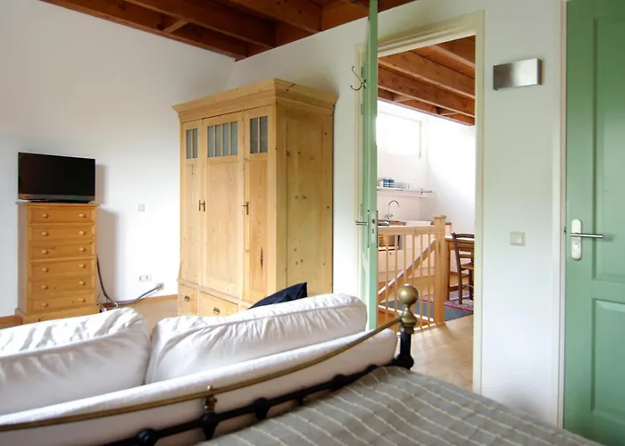 홈스테이 Tranquil Wooden House With Free Parking 암스테르담