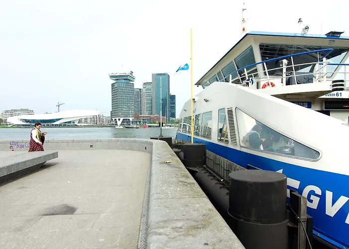 Tranquil Wooden House With Free Parking *