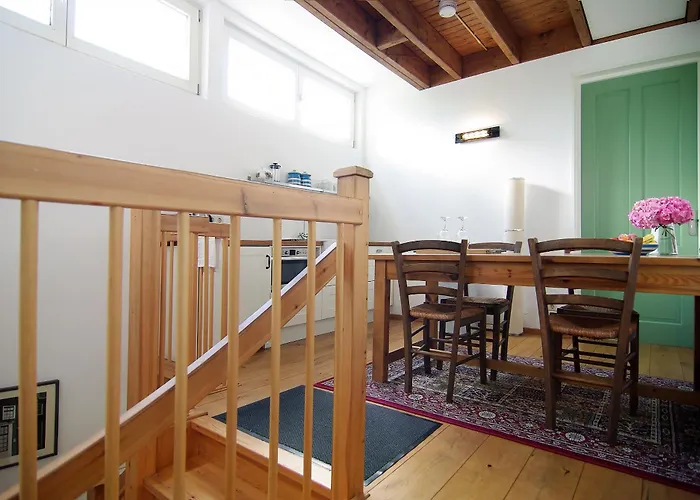 Tranquil Wooden House With Free Parking 홈스테이 *