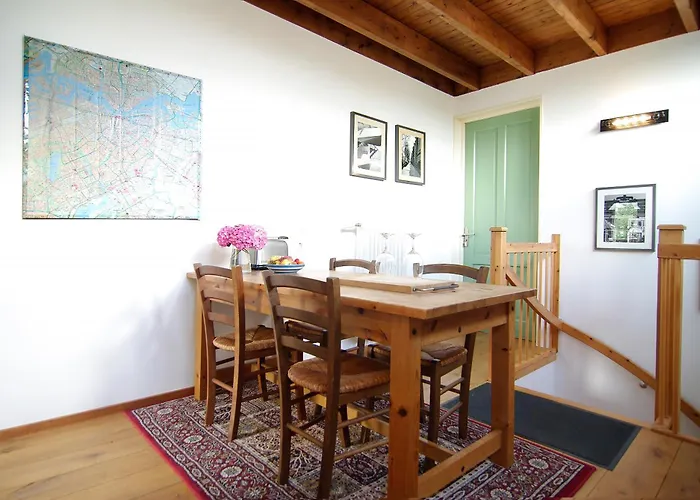 Tranquil Wooden House With Free Parking