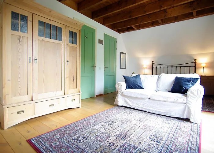 Tranquil Wooden House With Free Parking 홈스테이 암스테르담